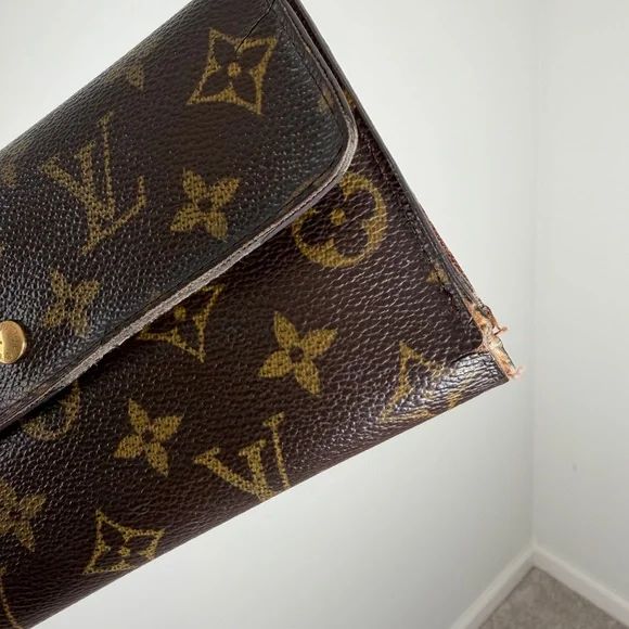 Louis Vuitton International Long Monogram Wallet - Picture 6 of 16